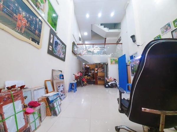 Bán nhà mặt phố cổ 60m2 tại Hàng Mã, Hoàn Kiếm, Hà Nội